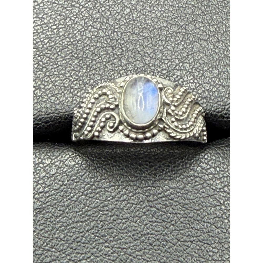 New Condition Sterling Silver Moonstone Bali Style Ring Size 7 J16